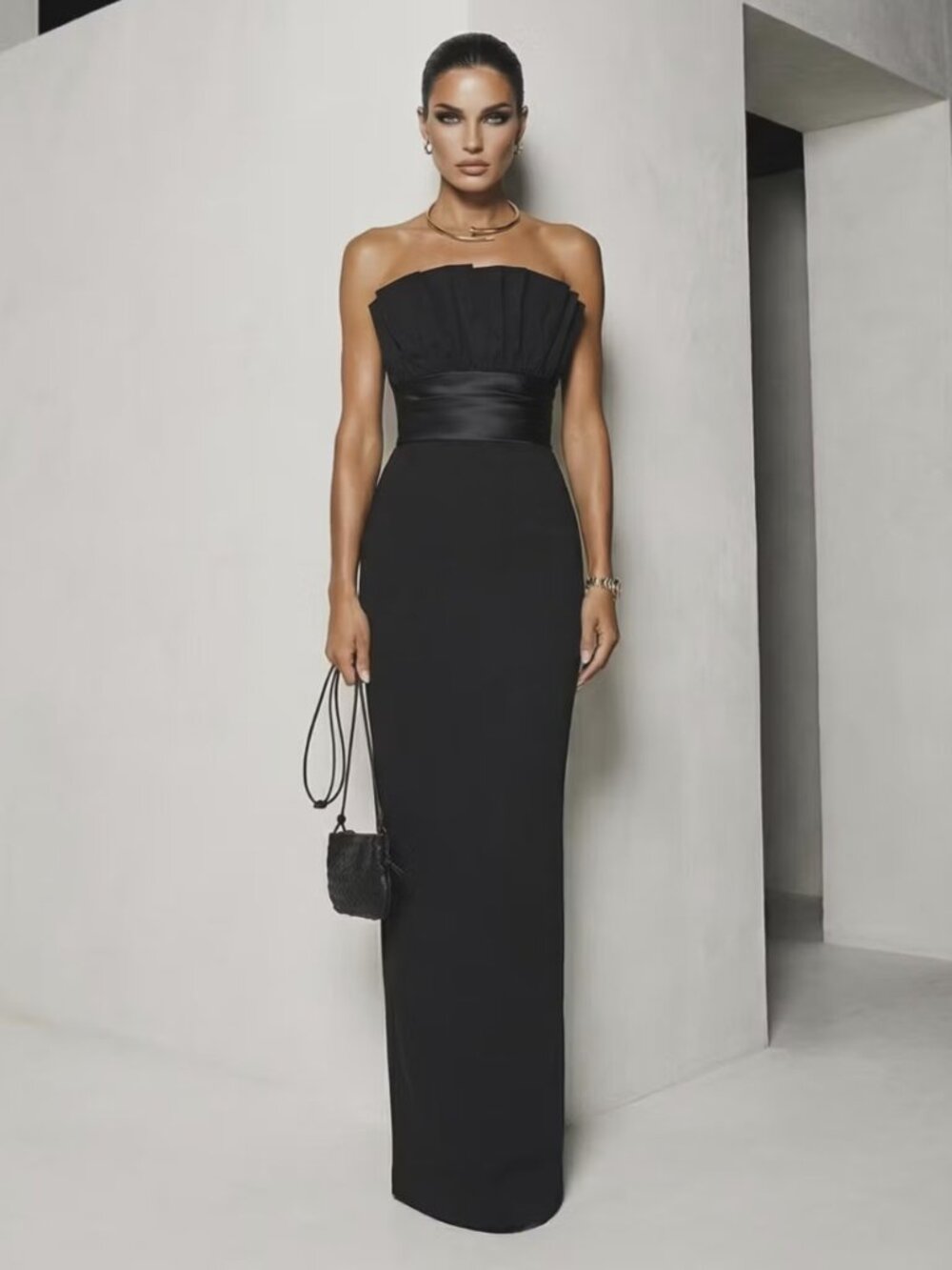 Lisliy Noble Sleeveless Split Straight Across Black Prom Dress